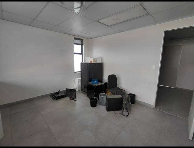 174M² OFFICE TO LET IN FOURWAYS